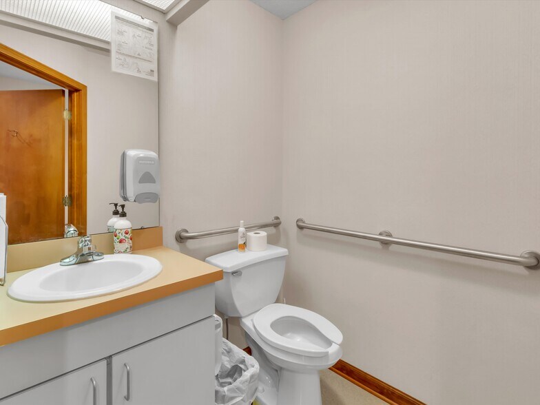 More Photos Of 540 Hospital Dr, Clyde Healthcare For Sale