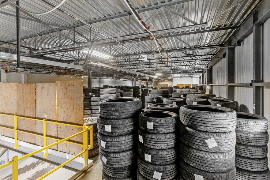 More Photos Of 14410 Rue Rolland-Desjardins, Mirabel Warehouse For Sale