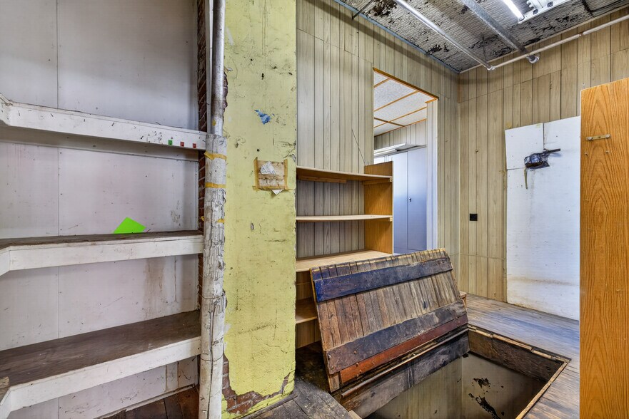 More Photos Of S101 S Main St, Nelson General Retail For Sale