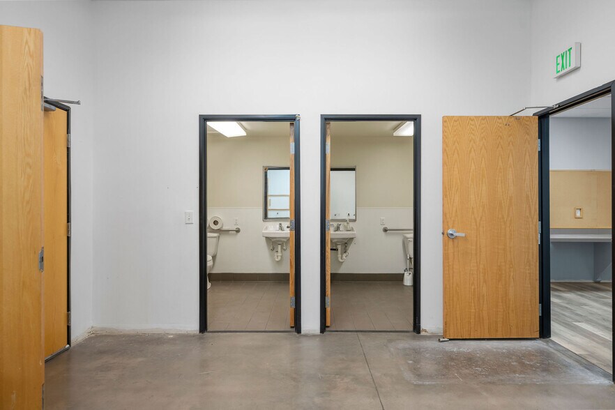 More Photos Of 1105 Aviation Dr, Lake Havasu City Manufacturing For Lease