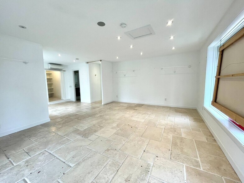 More Photos Of 42 Jobs Ln, Southampton Storefront For Lease