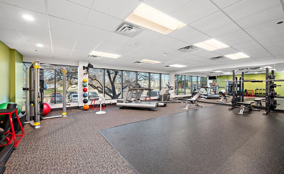 More Photos Of 7100 Northland Cir N, Brooklyn Park Office For Lease