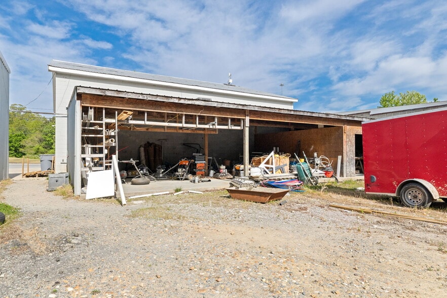 More Photos Of 728 N Main St, Emporia Auto Repair For Sale