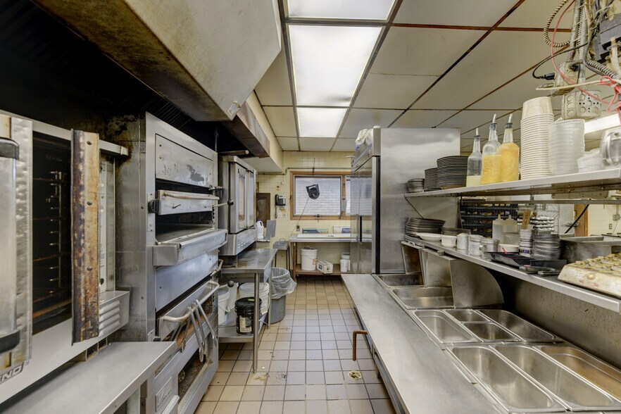 More Photos Of 502 Dixie Hwy, Beecher Restaurant For Sale
