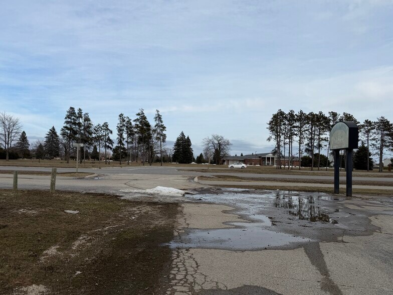 More Photos Of 2905 N Lincoln Rd, Escanaba General Retail For Sale