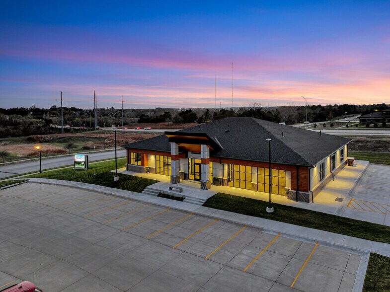 More Photos Of 8420 Amber Hill Rd, Lincoln Medical For Lease