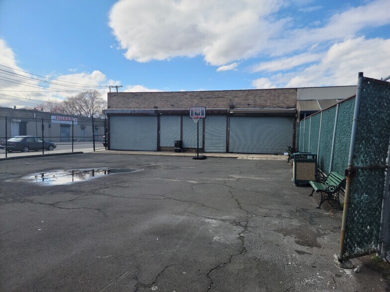 More Photos Of 913 E 108th St, Brooklyn Storefront Retail Office For Sale