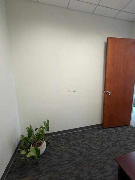 More Photos Of 1600 Ponce De Leon Blvd, Coral Gables Office For Lease