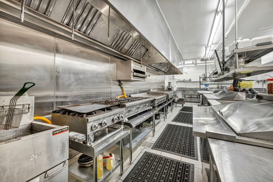 More Photos Of 2021 E Charleston Blvd, Las Vegas Storefront Retail Office For Lease