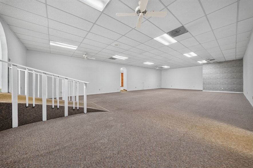 More Photos Of 2539 W Prospect Rd, Ashtabula Storefront For Sale