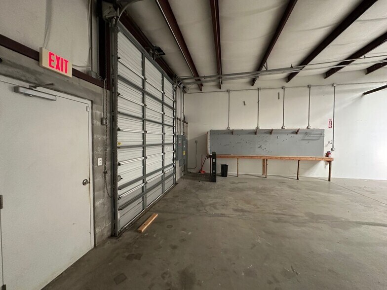 More Photos Of 188 Triple Diamond Blvd, Nokomis Warehouse For Sale