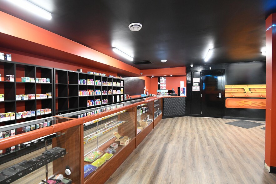 More Photos Of 15826 Stony Plain Rd NW, Edmonton General Retail For Lease