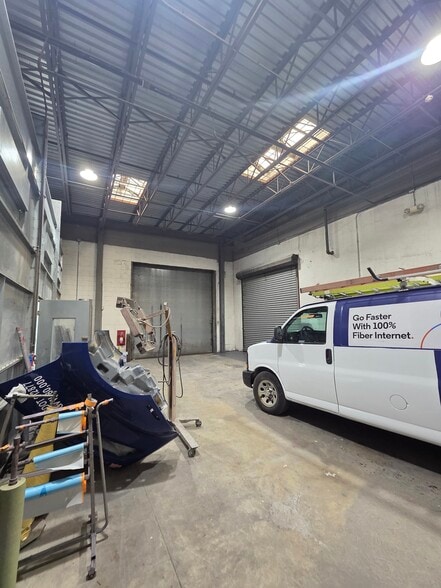 More Photos Of 369 Thomas St, Newark Auto Repair For Sale