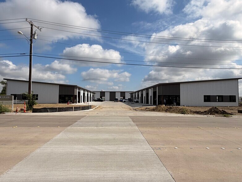 Primary Photo Of 4205 Glenview Dr, Haltom City Unknown For Lease