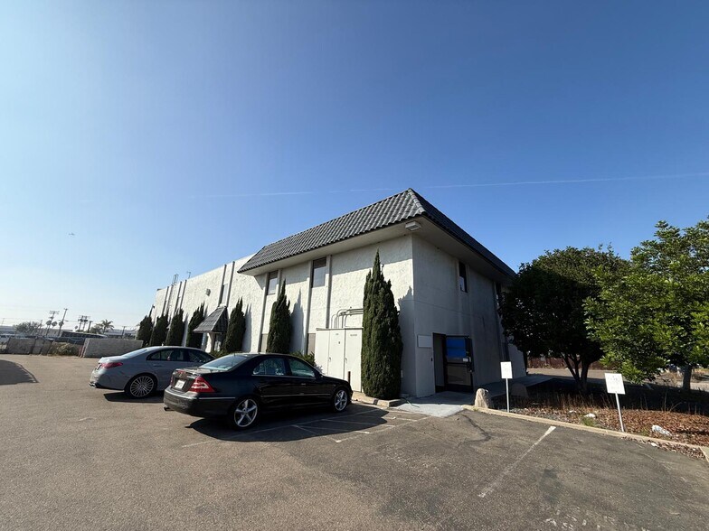 More Photos Of 7979-7989 Vickers St, San Diego Flex For Lease