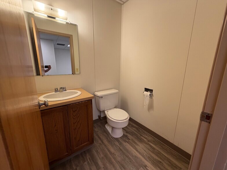 More Photos Of 615 Jefferson Blvd, Warwick Office For Sale