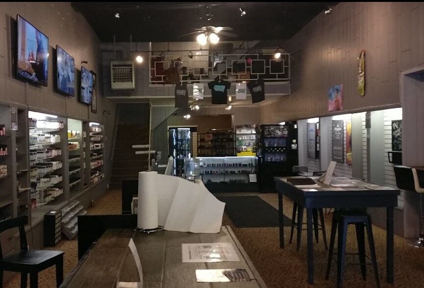 More Photos Of 423 Main St, Vincennes Storefront Retail Residential For Sale