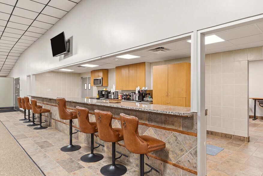 More Photos Of 1506 US-281, Johnson City Office For Sale