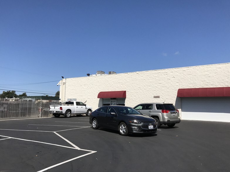 More Photos Of 3407 Industrial Dr, Santa Rosa Warehouse For Sale