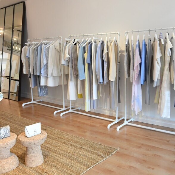 More Photos Of 52 Jobs Ln, Southampton Storefront For Lease