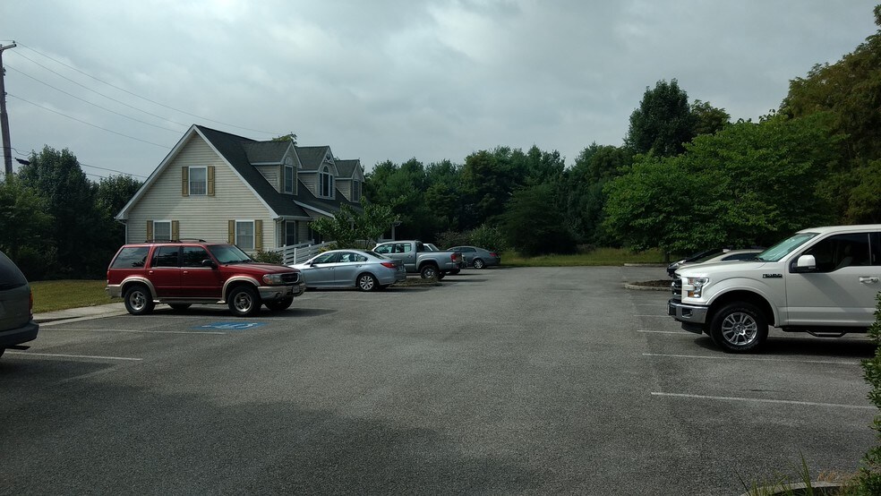 More Photos Of 20 Midway Plaza Dr NW, Christiansburg Office For Lease