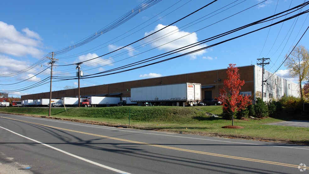 More Photos Of 25 Industrial Way, Wilmington Distribution For Lease