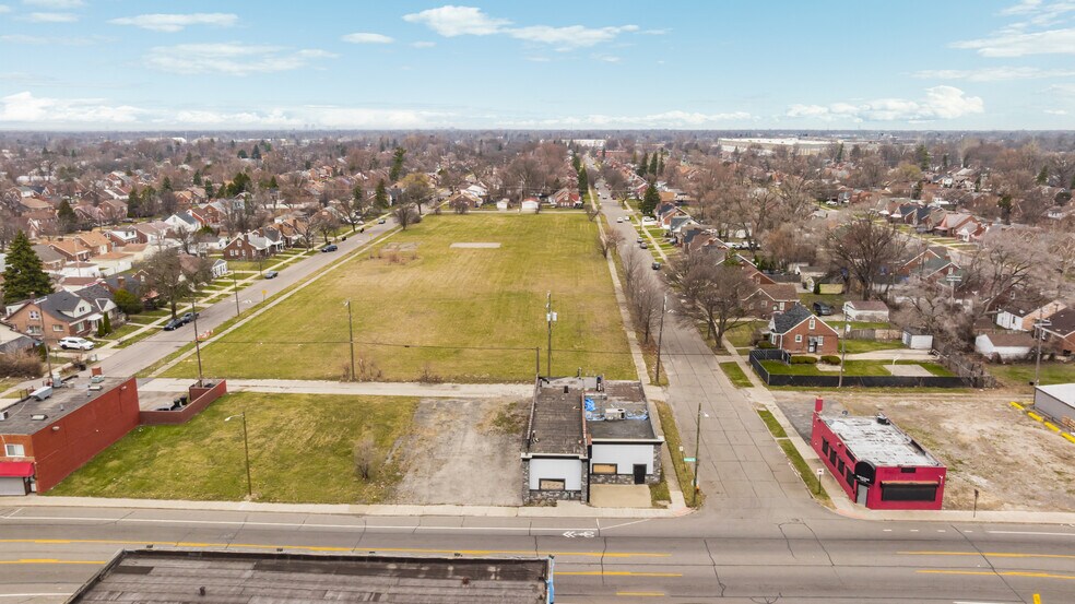 More Photos Of 14700 W Chicago St, Detroit Freestanding For Sale