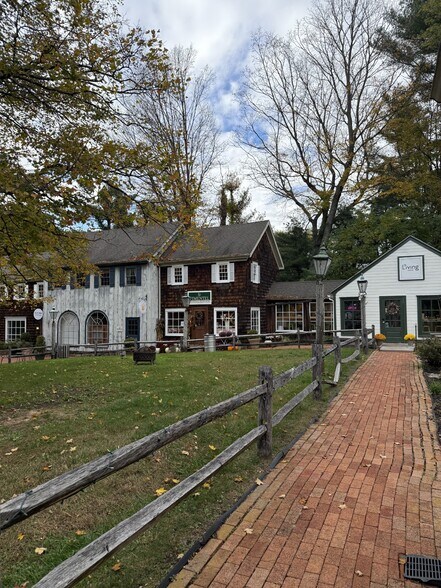 More Photos Of 792 Route 35, Cross River Restaurant For Lease