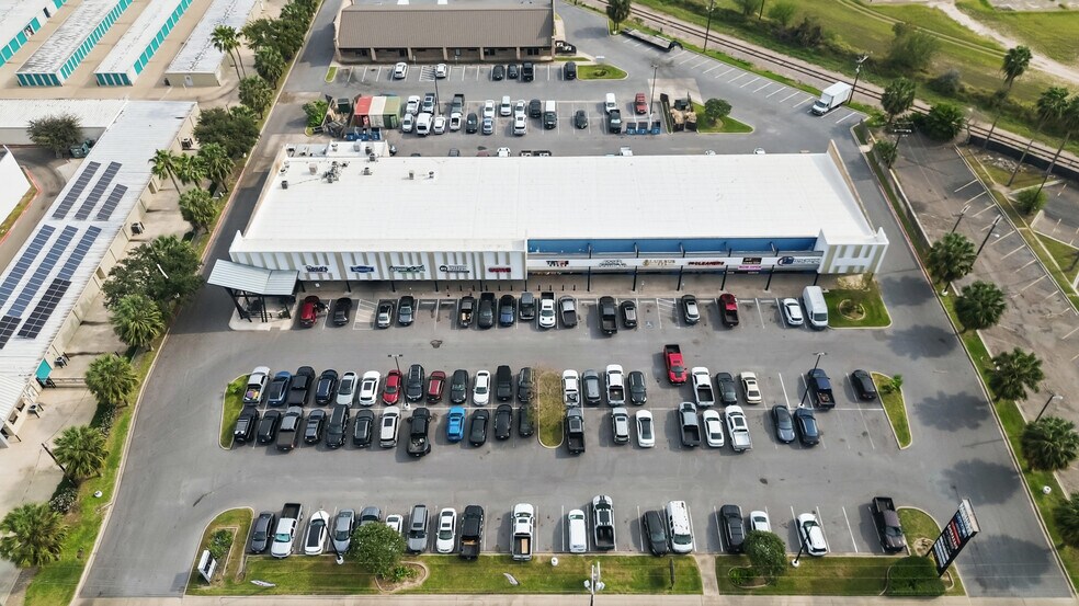 More Photos Of 6100 N 10th St, McAllen Storefront For Lease
