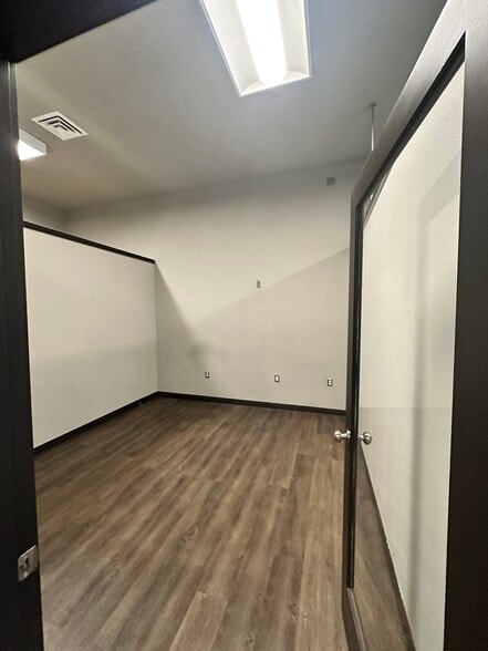 More Photos Of 8218 Pacific Ave, Tacoma Freestanding For Lease