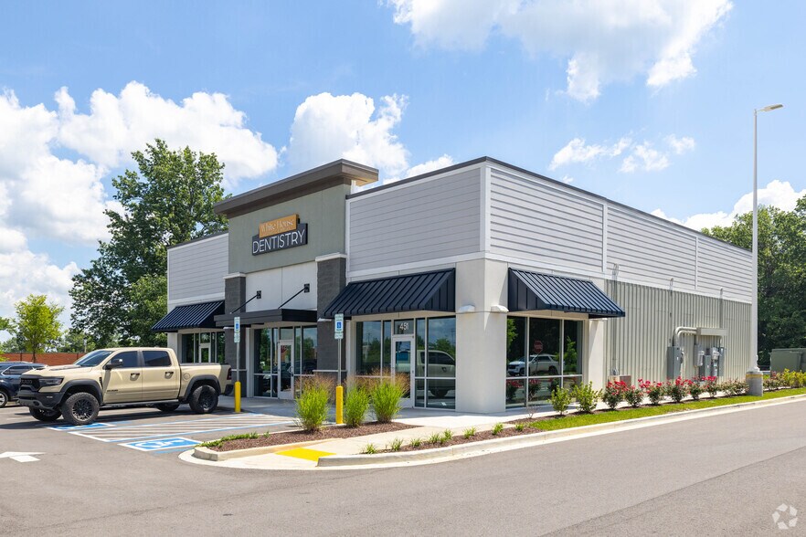 Primary Photo Of 473-479 TN-76, White House Storefront For Lease