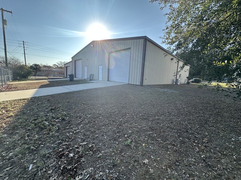 More Photos Of 110 Crossway Rd, Tallahassee Warehouse For Lease