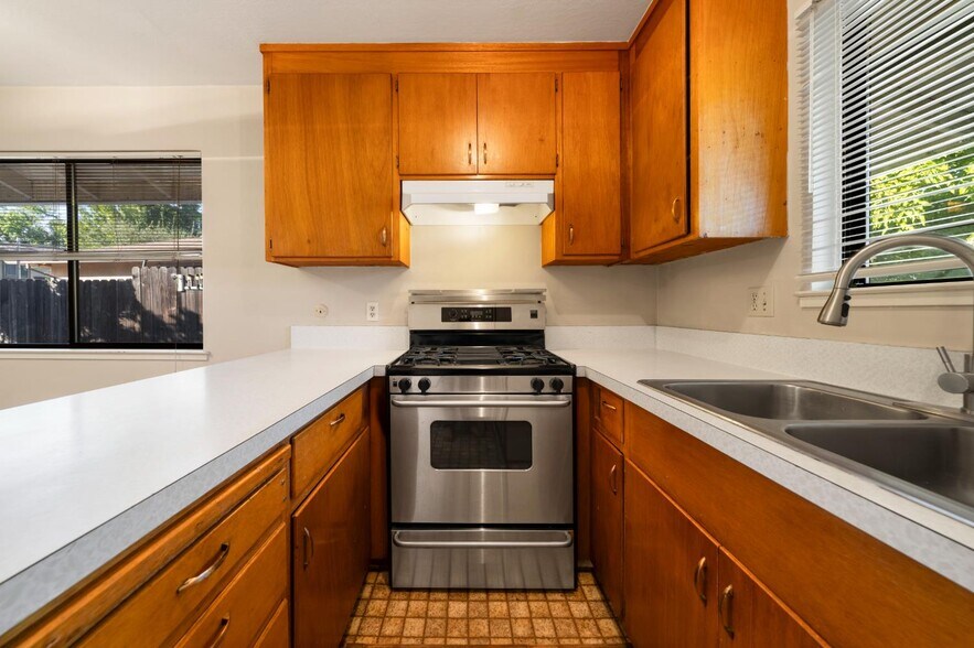 More Photos Of 5743 Woodleigh Dr, Carmichael Multifamily For Sale