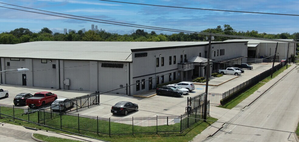 More Photos Of 6410 Cavalcade St, Houston Manufacturing For Sale