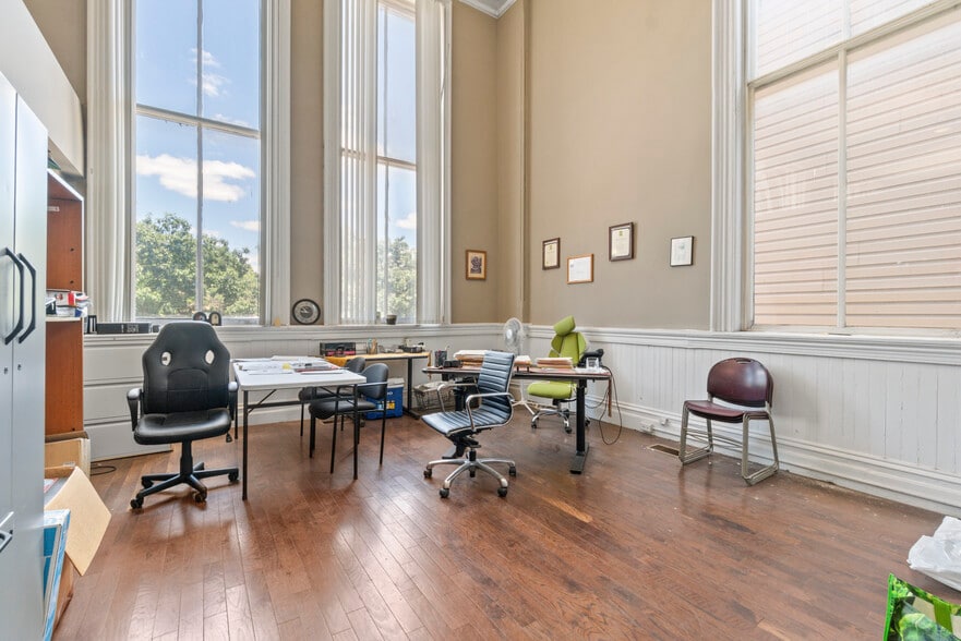 More Photos Of 429 N Eutaw St, Baltimore Office For Sale
