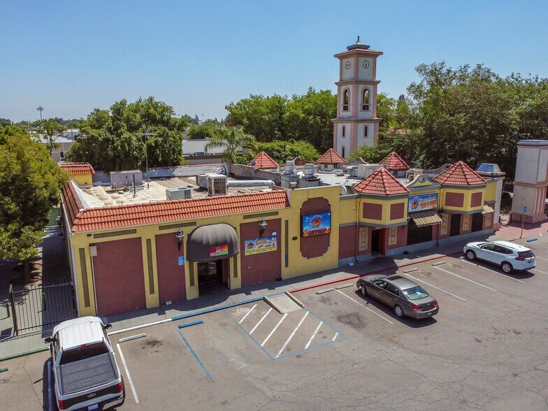 More Photos Of 200 N J St, Tulare Restaurant For Lease