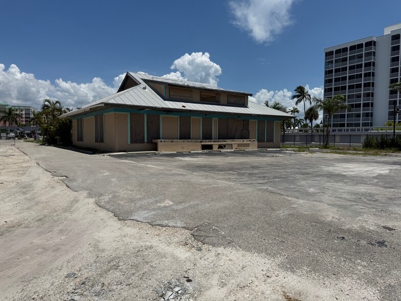 More Photos Of 7128 Estero Blvd, Fort Myers Medical For Sale