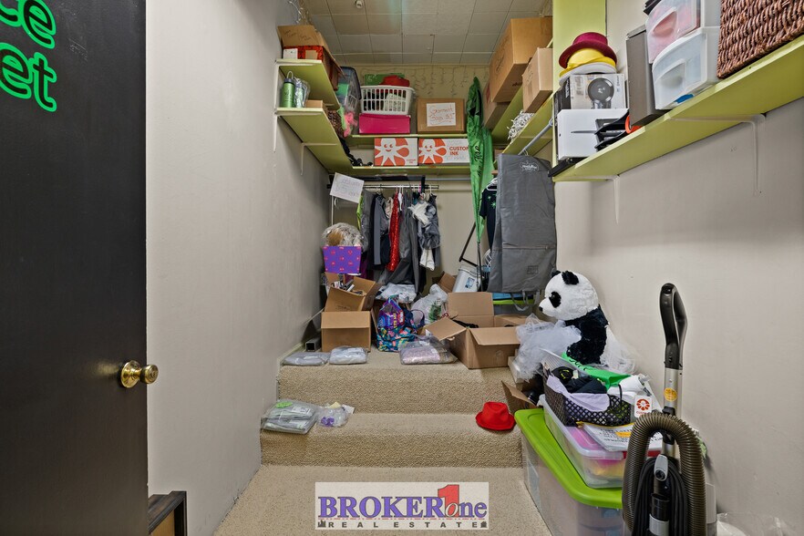 More Photos Of 225 N Wolcott St, Casper Flex For Lease