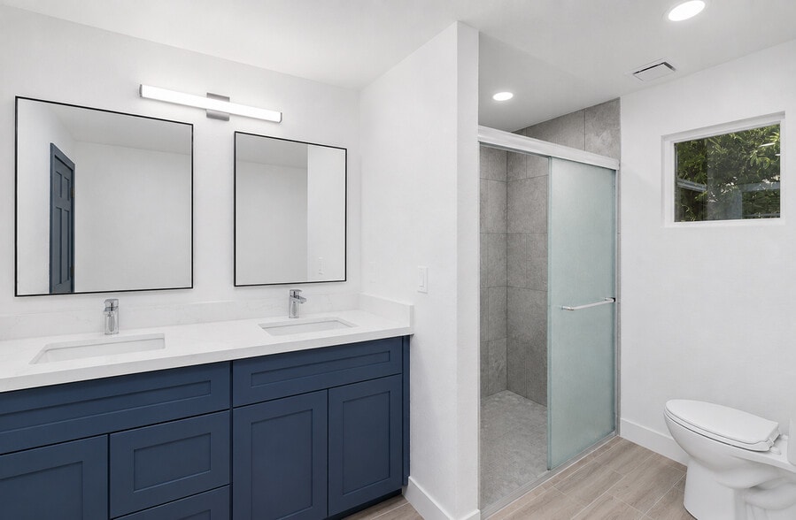 More Photos Of 958 W Main St, Mesa Flex For Lease