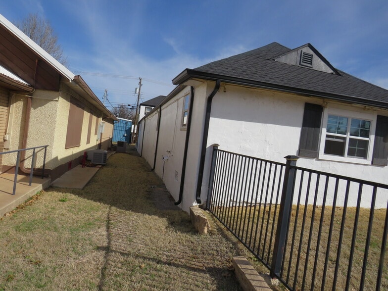 More Photos Of 925 W Main St, Yukon Apartments For Sale