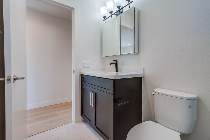 More Photos Of 3449 Ocean Front Walk, San Diego Apartments For Sale