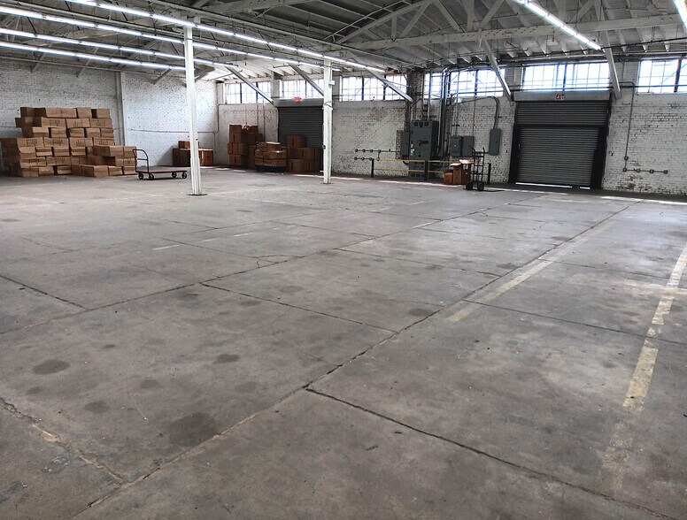 More Photos Of 930 E 61st St, Los Angeles Warehouse For Lease