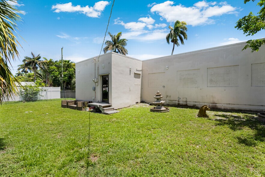 More Photos Of 126 NE 1st Ave, Dania Beach Office For Sale