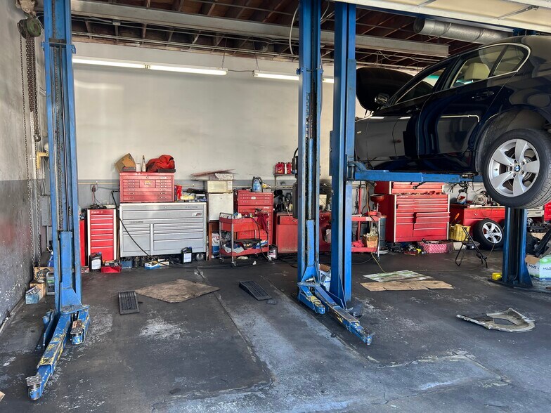 More Photos Of 17733 Chatsworth St, Granada Hills Auto Repair For Sale