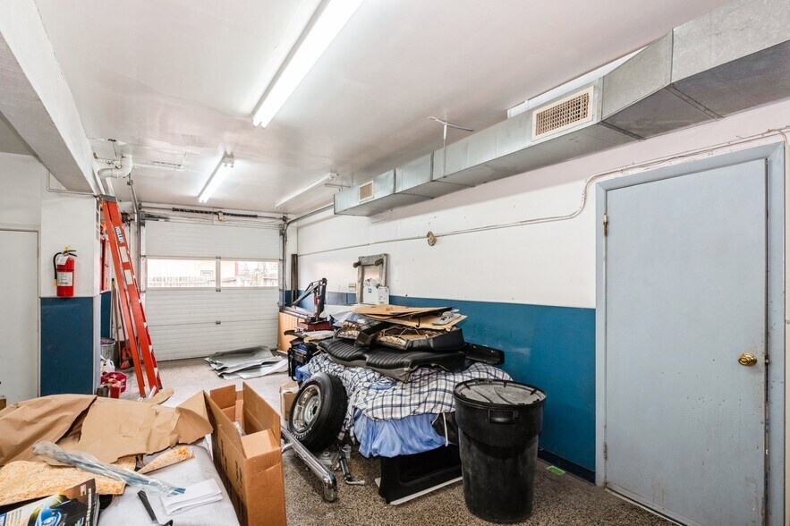 More Photos Of 2217 Farragut ave, Bristol Service For Sale