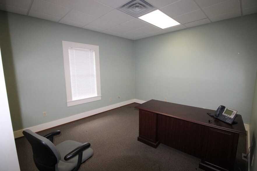 More Photos Of 950 3rd St, Natchitoches Office For Sale