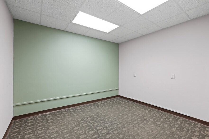 More Photos Of 1401 Applewood Dr, Dalton Medical For Lease