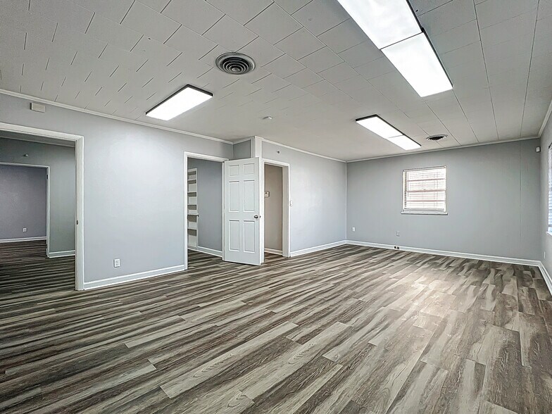More Photos Of 1976 W Fairbanks Ave, Winter Park General Retail For Sale