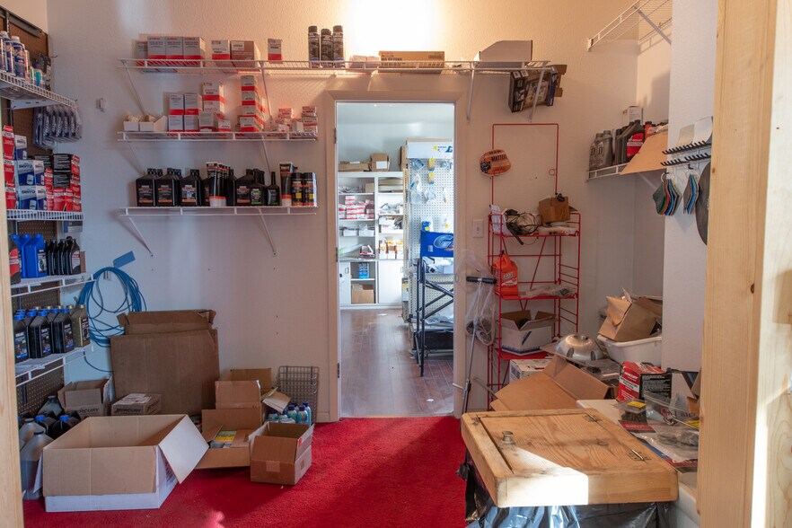 More Photos Of 375 NW US Highway 50, Centerview Light Distribution For Sale