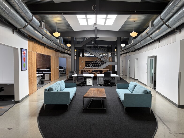 More Photos Of 248 Main St, Venice Light Distribution For Lease